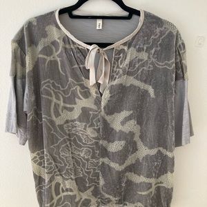 anthropologie grey short sleeve top